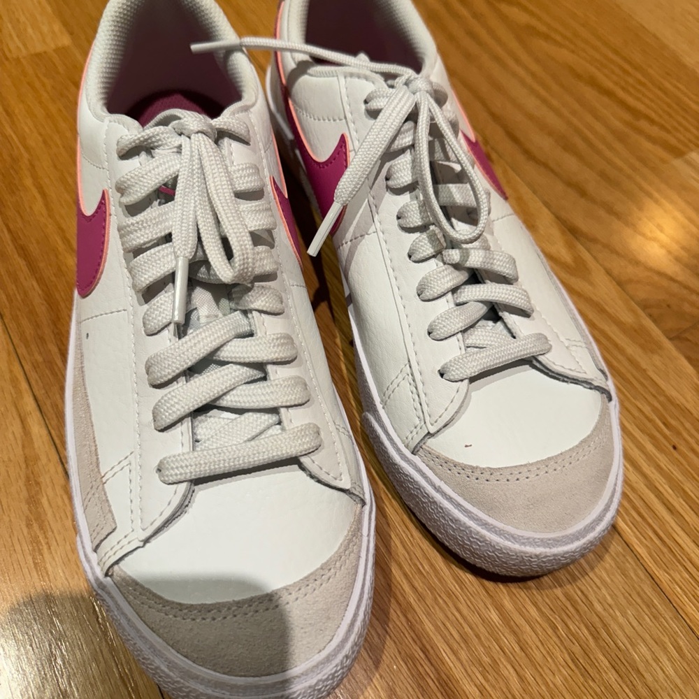 Nike Blazer size 6.5 Youth